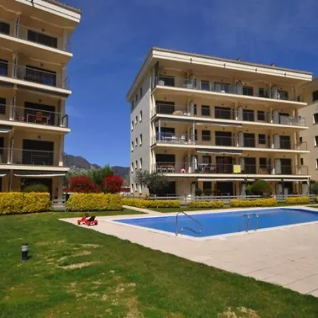 In With Balcony, Pool-view